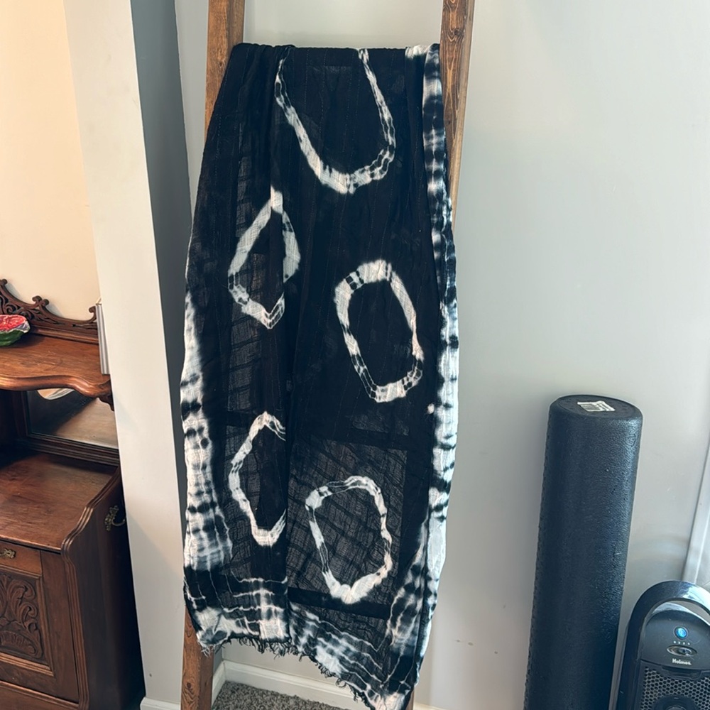 Black and White Patterned Scarf